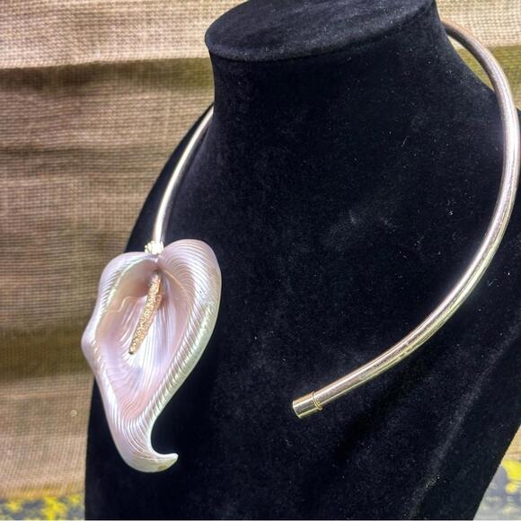 Elegant Calla Lily Flower Open Cuff Design Choker Necklace NWOT - Picture 4 of 8